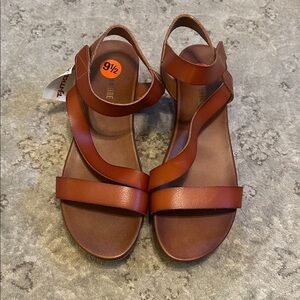 9.5 coushinare Leather Sandals NWT